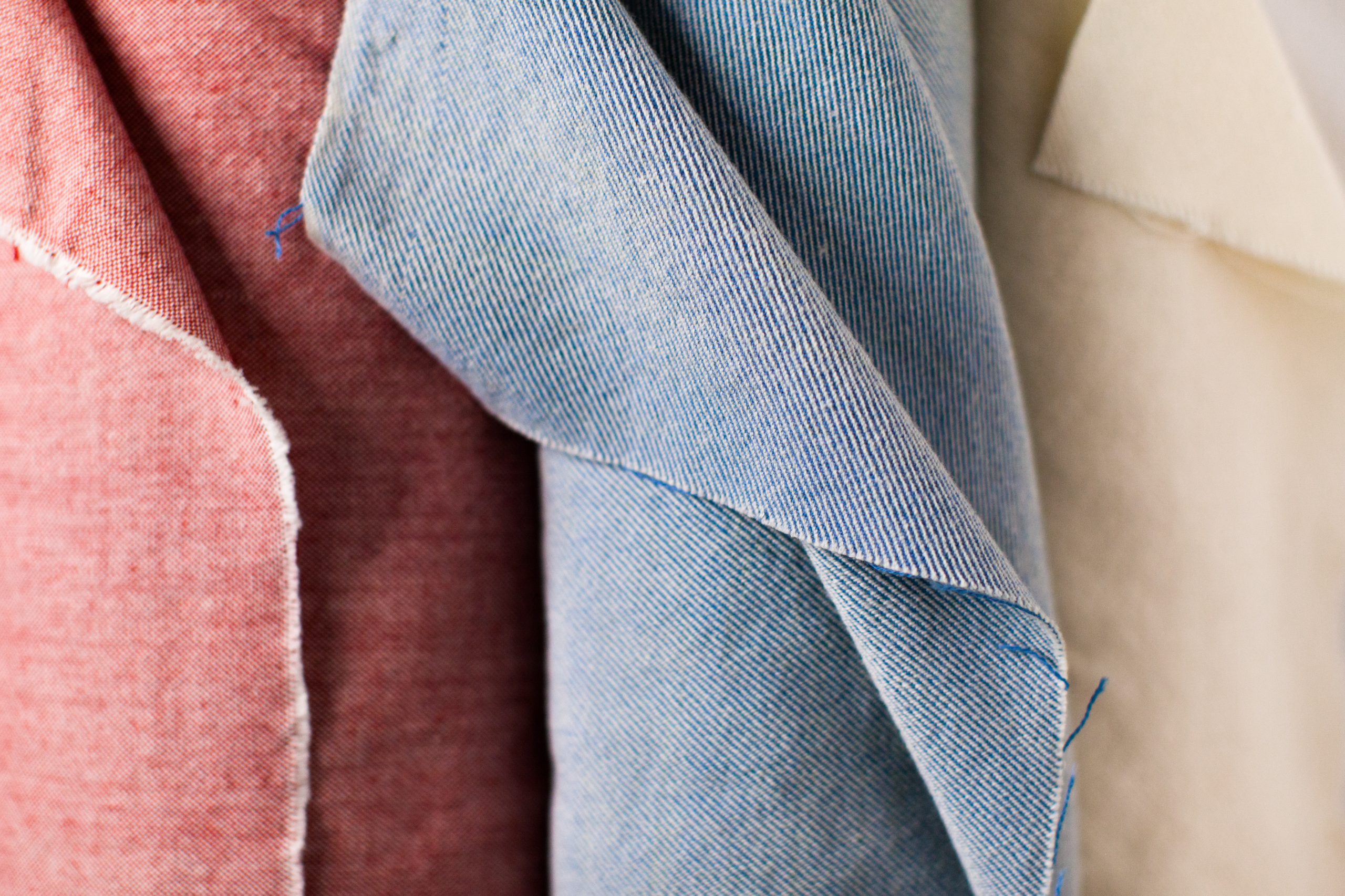 detailed-photo-of-red-blue-white-selvedge-textiles-wool-cotton